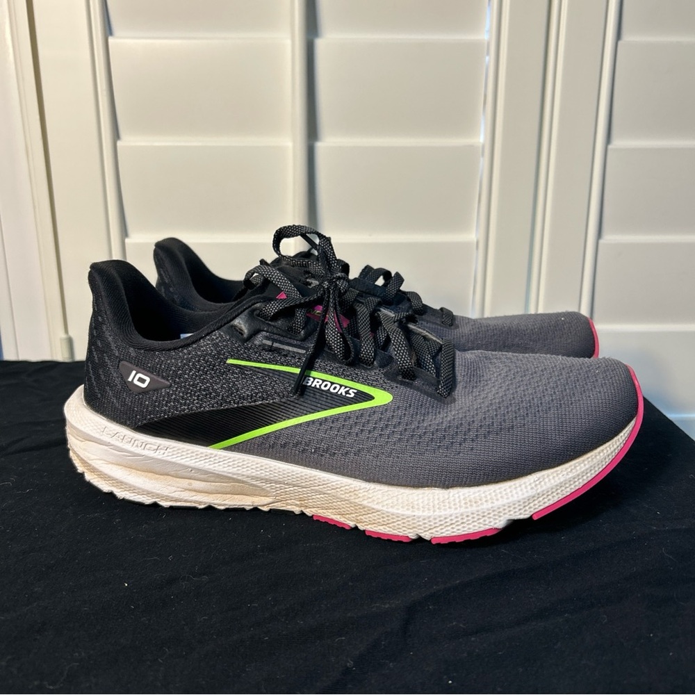 Brooks Launch 10 Women’s Running Shoes Size 9 Black Gray Green Pink Preowned